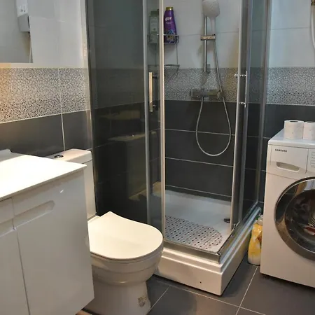 Апартаменти Modern & Cozy *