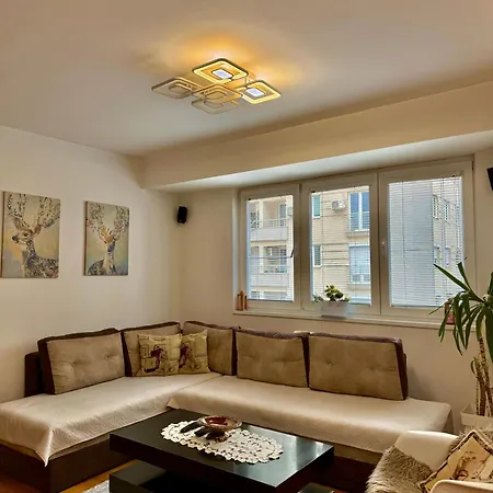 Апартаменти Modern & Cozy *