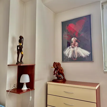 Modern & Cozy Апартаменти *