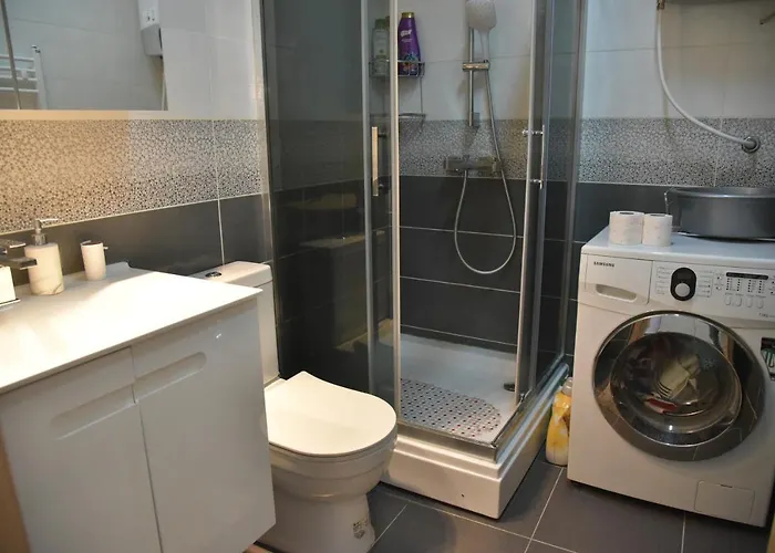 Апартаменти Modern & Cozy *